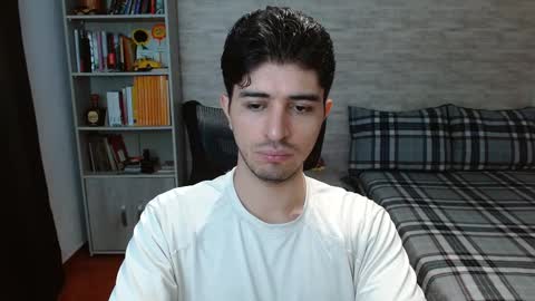 Aaron online show from November 2025 07:46:02 PM