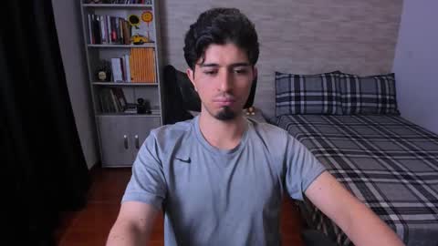 Aaron online show from December 2025 11:02:01 PM