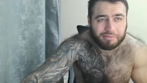 Snapshot of aaron_royal chatting on November 2025 04:01:02 AM Davin tayl online show from November 2025 04:01:02 AM