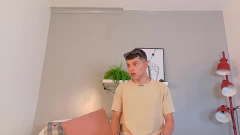 Snapshot of aaronbaker__ chatting on September 2025 07:41:02 PM AARON online show from September 2025 07:41:02 PM