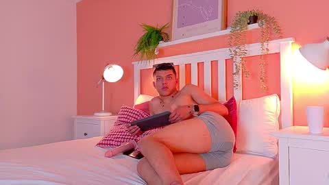 Snapshot of aaronbaker__ chatting on September 2025 09:08:02 PM AARON online show from September 2025 09:08:02 PM