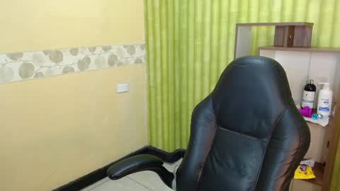 Snapshot of aaronbakers chatting on February 2025 02:45:01 AM im NiallDun online show from February 2025 02:45:01 AM