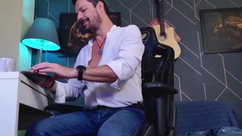 Aaron online show from February 2026 02:04:02 PM