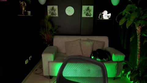 AARON  online show from September 2025 09:13:01 AM