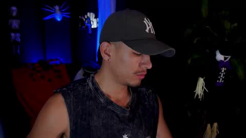 AARON  online show from October 2025 03:53:01 AM