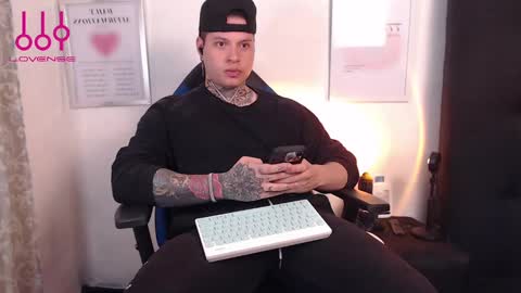 Snapshot of aaronsmith2_ chatting on December 2024 04:53:01 AM aaronsmith2_ online show from December 2024 04:53:01 AM