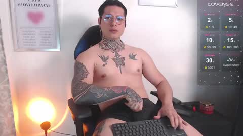 Snapshot of aaronsmith2_ chatting on January 2025 06:13:02 AM aaronsmith2_ online show from January 2025 06:13:02 AM