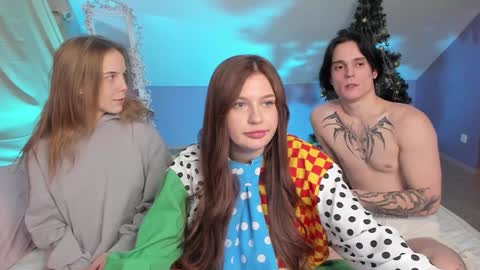 Snapshot of aataraxx chatting on December 2024 11:42:02 PM Fiona and Harry online show from December 2024 11:42:02 PM