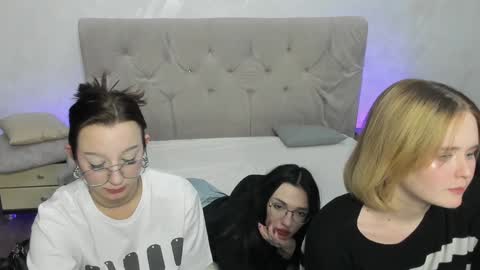 Snapshot of aataraxx chatting on January 2025 08:22:01 PM Fiona and Harry online show from January 2025 08:22:01 PM