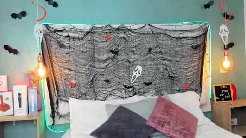 Abby Dixon  online show from October 2025 01:55:01 PM