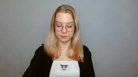 Abby Lovense is active online show from January 2025 10:19:01 AM