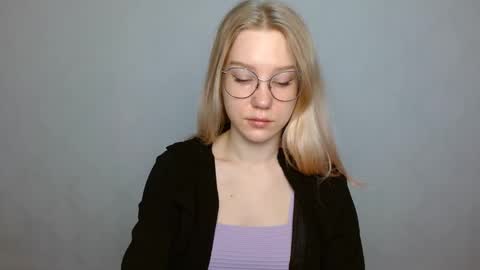 Abby Lovense is active online show from January 2025 08:57:02 AM