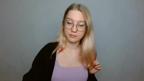 Abby Lovense is active online show from January 2025 12:01:01 PM