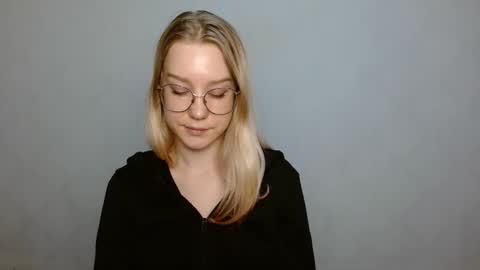 Abby Lovense is active online show from January 2025 01:05:01 PM