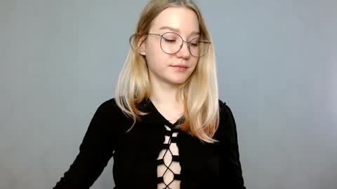 Abby Lovense is active online show from February 2025 11:44:02 AM