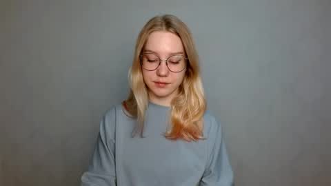 Abby Lovense is active online show from March 2025 08:21:02 AM