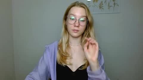 Abby Lovense is active online show from October 2025 11:40:01 AM