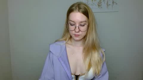 Abby Lovense is active online show from November 2025 10:05:01 AM