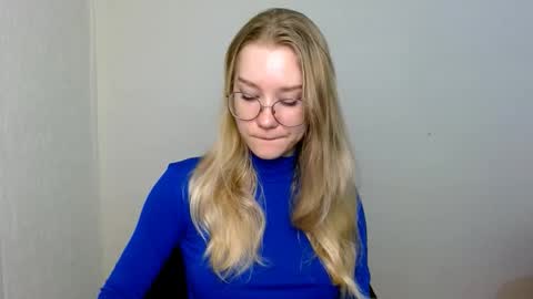 Abby Lovense is active online show from November 2025 09:10:01 AM