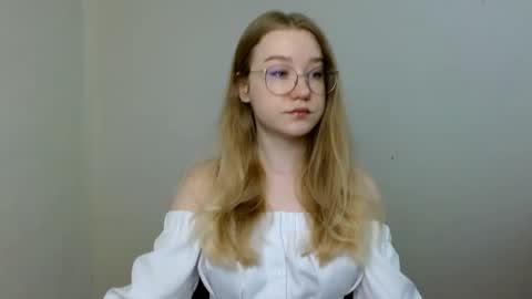 Abby Lovense is active online show from April 2026 10:25:01 AM
