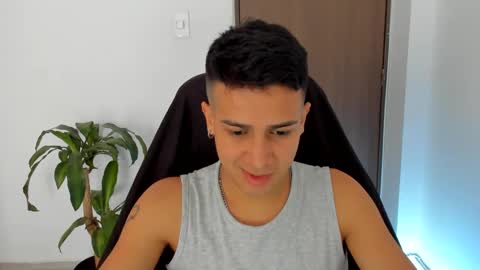 Independence model AbelAsburgo online show from October 2025 02:04:01 PM