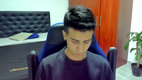 Independence model AbelAsburgo online show from October 2025 02:44:01 AM