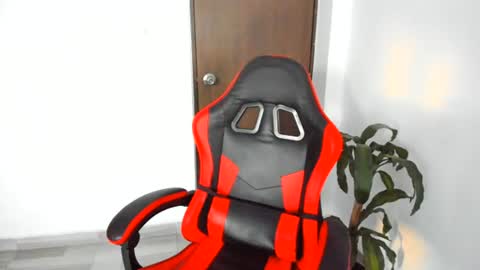 Independence model AbelAsburgo online show from June 2026 11:05:01 PM