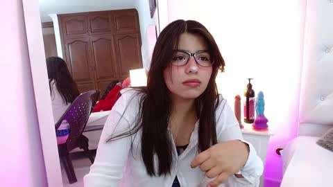 Snapshot of abelladanger_92 chatting on January 2025 04:02:01 AM BELLA online show from January 2025 04:02:01 AM