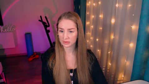 Anna online show from February 2025 08:04:01 PM