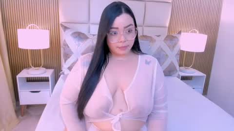 Abi wuw online show from May 2026 07:43:02 PM