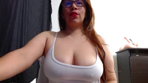 abril_bianchi online show from October 2025 02:40:01 PM