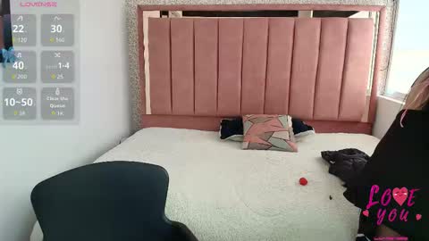 Abril Fox online show from March 2026 07:29:01 PM