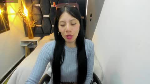 Abril Fox online show from April 2026 09:15:02 PM