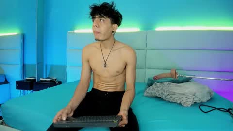 Snapshot of abrilandjulian chatting on February 2026 12:04:01 PM Abril and Julian online show from February 2026 12:04:01 PM