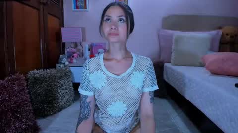 Snapshot of abrilrussell_ chatting on September 2025 03:22:01 AM Abril online show from September 2025 03:22:01 AM