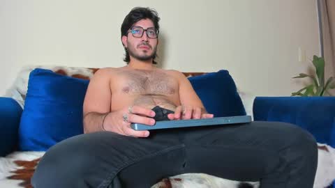 R. online show from January 2025 06:27:02 PM