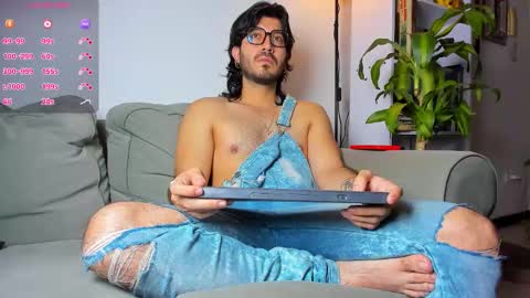 Snapshot of ackerman_eren_ chatting on November 2025 10:37:02 AM R. online show from November 2025 10:37:02 AM