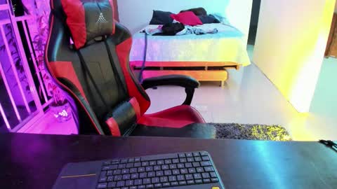 Adam Valencia online show from October 2025 12:22:02 AM