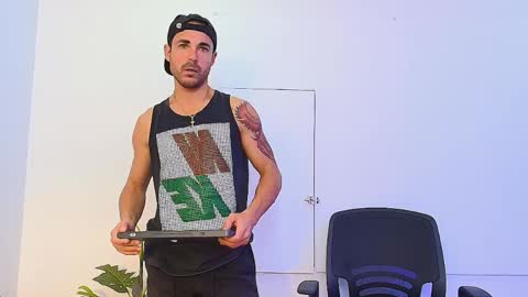 Im Adams Sanz online show from April 2026 07:12:02 PM