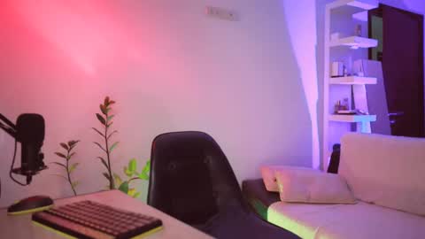 Snapshot of addictsqueen chatting on December 2024 04:42:01 AM ADDICTION online show from December 2024 04:42:01 AM