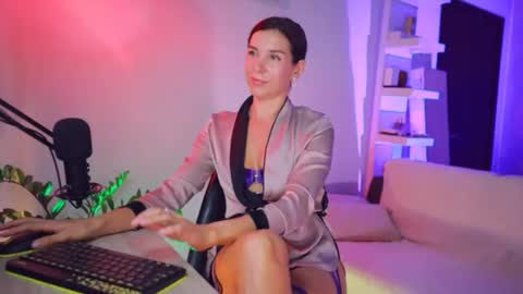 Snapshot of addictsqueen chatting on November 2025 04:38:01 AM ADDICTION online show from November 2025 04:38:01 AM