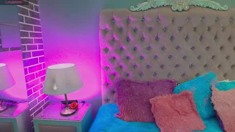 Adelaine online show from September 2025 07:04:01 PM