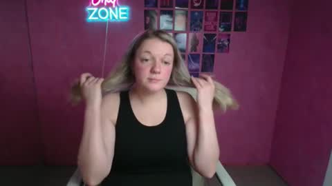 Snapshot of adele_missu chatting on November 2025 07:15:01 PM Adele online show from November 2025 07:15:01 PM