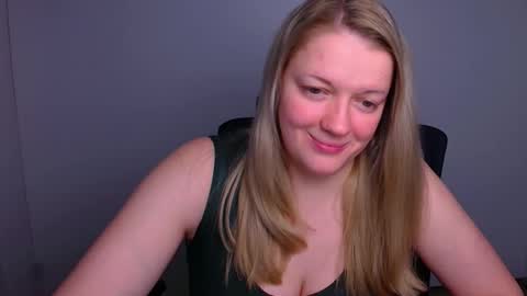 Snapshot of adele_missu chatting on December 2025 07:14:02 AM Adele online show from December 2025 07:14:02 AM