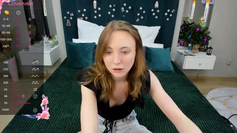 Snapshot of adelina_cowell chatting on December 2024 02:40:02 PM Adelina online show from December 2024 02:40:02 PM
