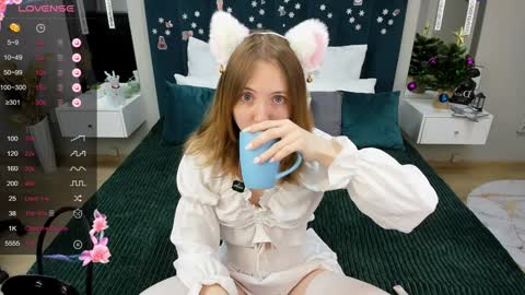 Snapshot of adelina_cowell chatting on December 2024 02:36:02 PM Adelina online show from December 2024 02:36:02 PM