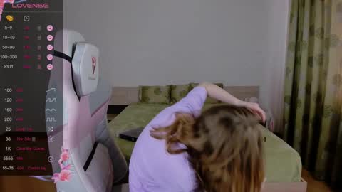 Snapshot of adelina_cowell chatting on March 2025 06:38:02 AM Adelina online show from March 2025 06:38:02 AM