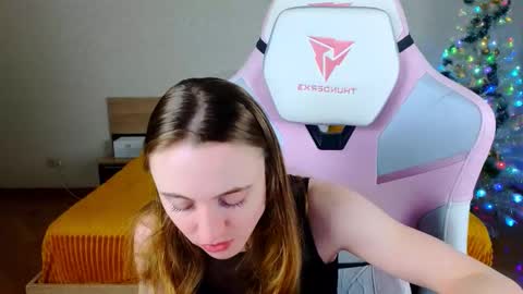 Snapshot of adelina_cowell chatting on December 2025 09:28:02 AM Adelina online show from December 2025 09:28:02 AM