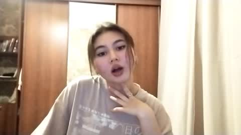 Snapshot of adelinehaefner chatting on December 2025 03:06:01 PM Anna online show from December 2025 03:06:01 PM