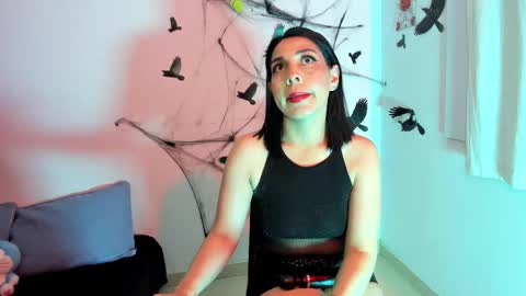 Adelle online show from November 2025 09:10:01 AM